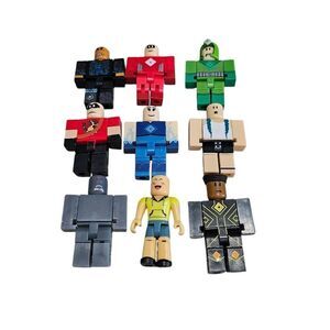 9 Roblox bundle figures